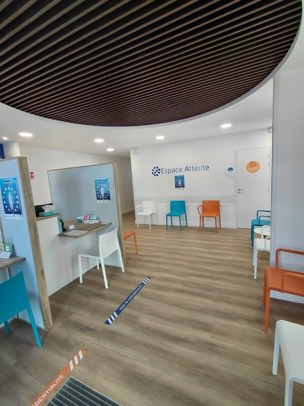 Agencement d’un laboratoire d’analyses médicales EUROFINS à Linselles